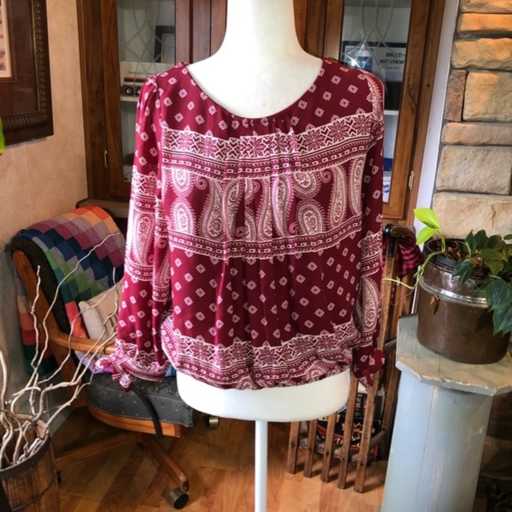 CINTHIA SIZE LARGE RED AND WHITE BANDANNA PRINT 3/4 SLEEVE THAT TIES WITH BOW